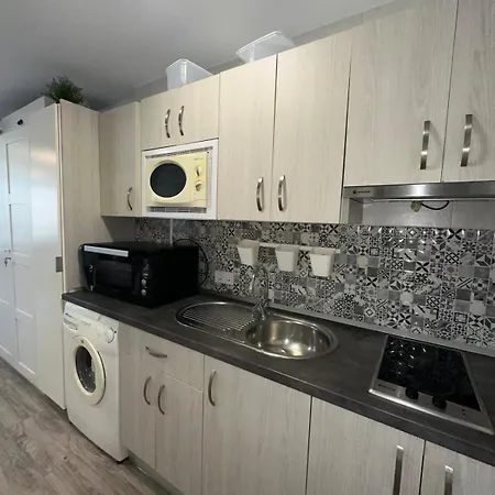 Spacious By The Sea Apartment
